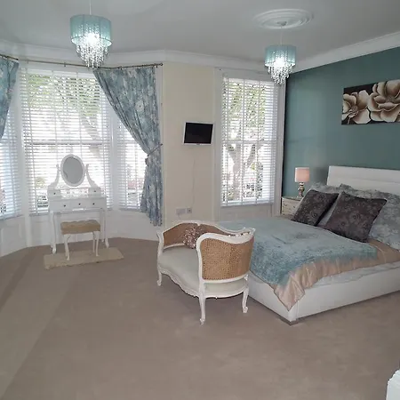 Driftwood 4 Bedrooms Holiday Scarborough