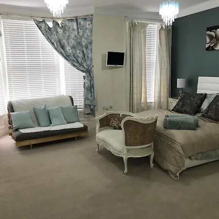 Driftwood 4 Bedrooms Holiday *